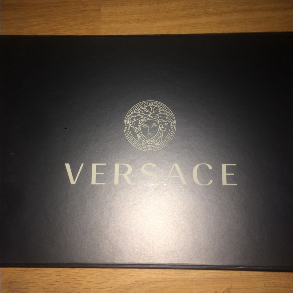 Versace belt 80/32Brand new in box free shipping